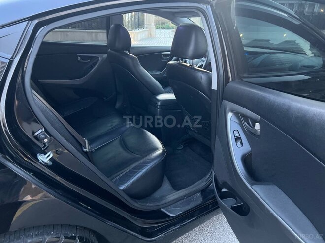 Hyundai Elantra-8