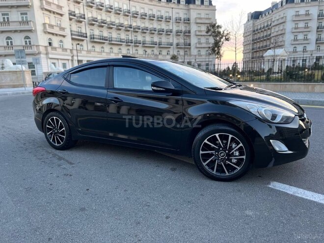 Hyundai Elantra-4