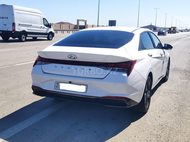 Hyundai Elantra-3