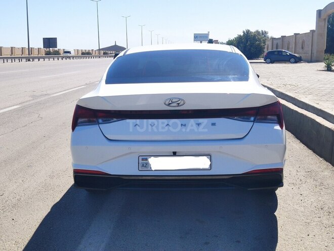 Hyundai Elantra-4