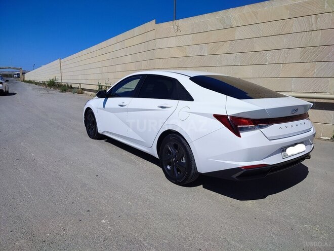 Hyundai Elantra-16