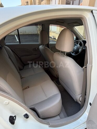 Nissan March-10
