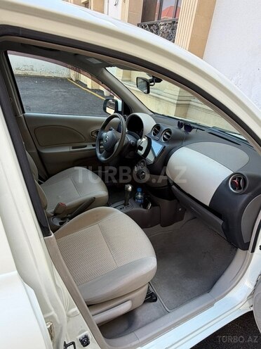 Nissan March-9