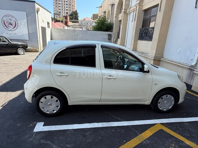 Nissan March-8