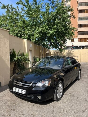 Nissan Altima-1