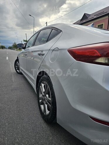 Hyundai Elantra-7
