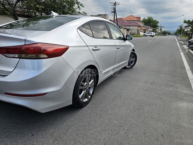 Hyundai Elantra-9