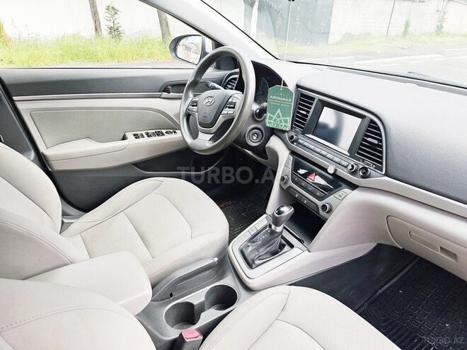 Hyundai Elantra-3