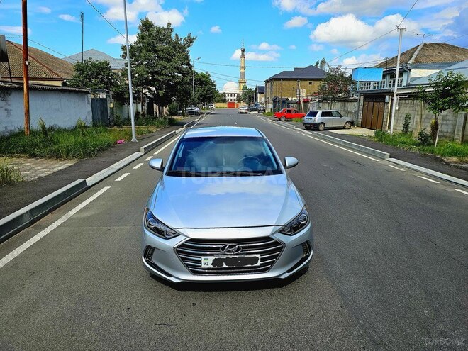 Hyundai Elantra-1