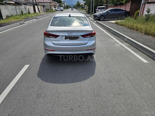 Hyundai Elantra-13