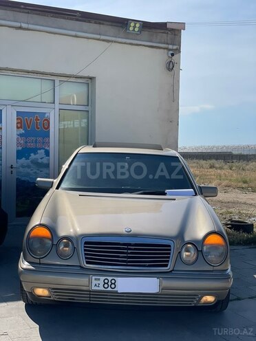 Mercedes E 240-5