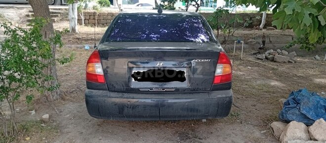 Hyundai Accent-2