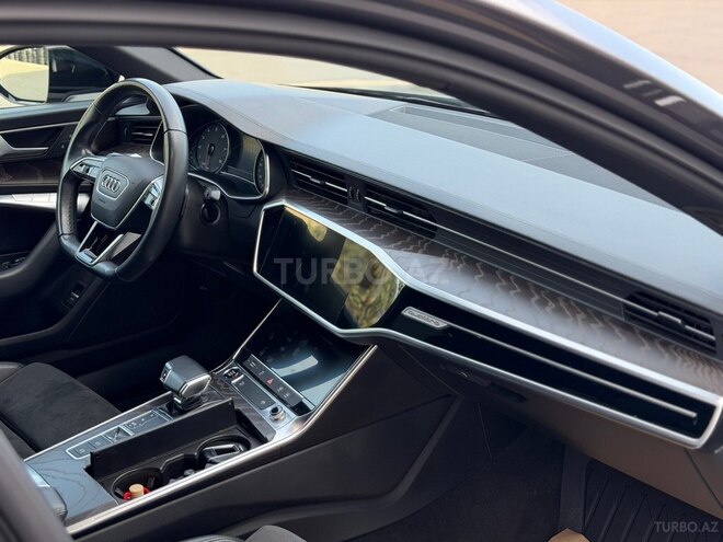 Audi A6-12