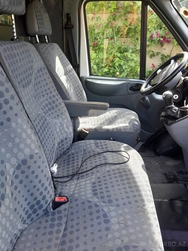 Ford Transit-8
