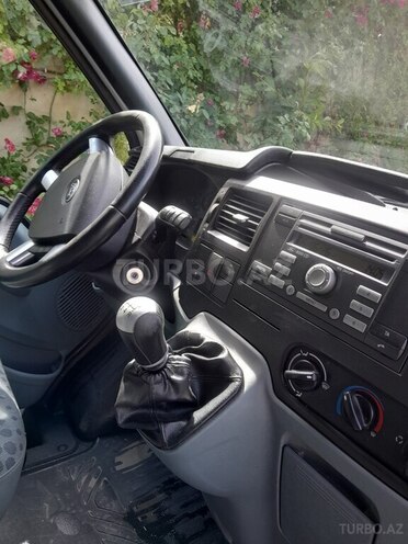 Ford Transit-9