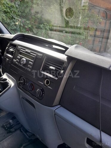 Ford Transit-10