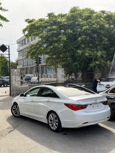 Hyundai Sonata-4
