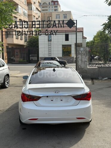 Hyundai Sonata-2
