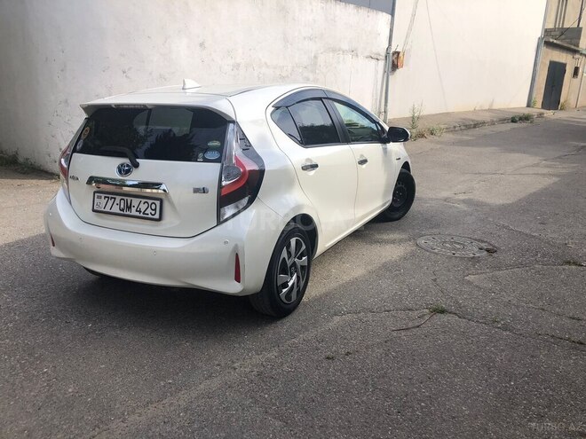 Toyota Aqua-5