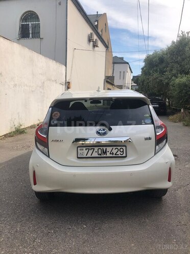 Toyota Aqua-4
