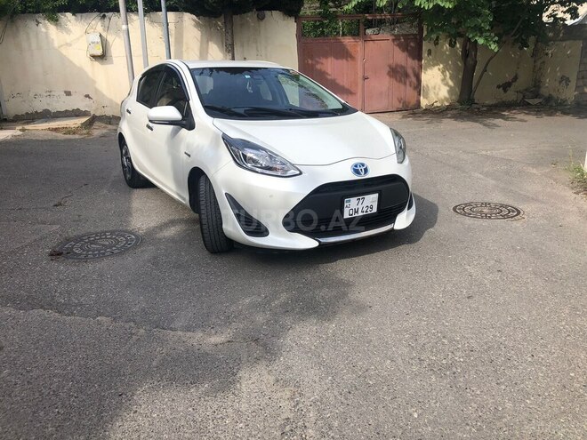 Toyota Aqua-1