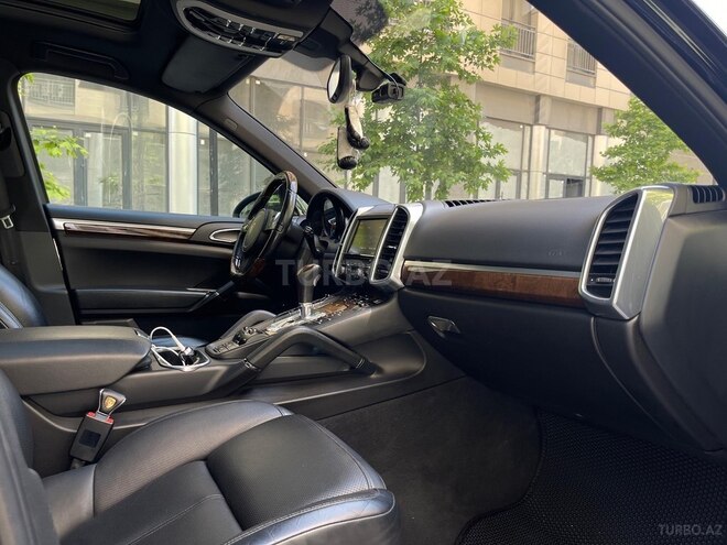 Porsche Cayenne S-16