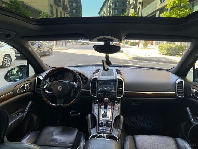 Porsche Cayenne S-11
