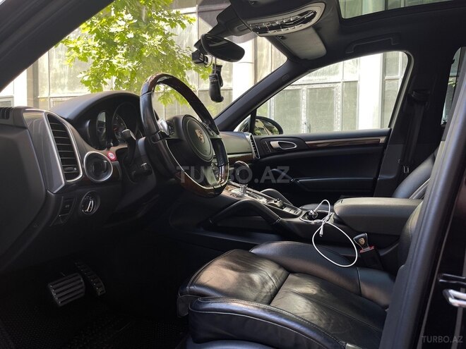 Porsche Cayenne S-13