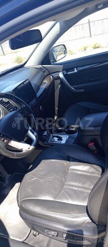 Kia Sorento-12