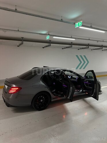 Mercedes E 300-7