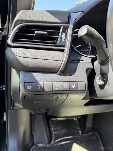 Toyota Camry-15
