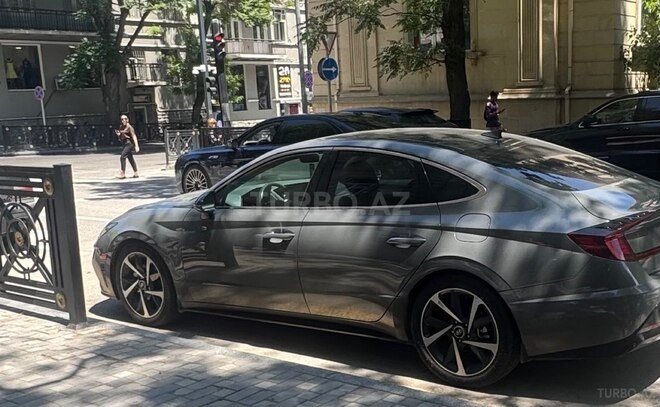 Hyundai Sonata-4