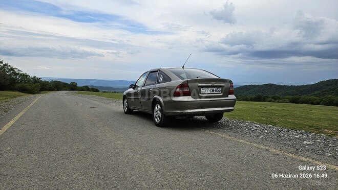 Opel Vectra-4