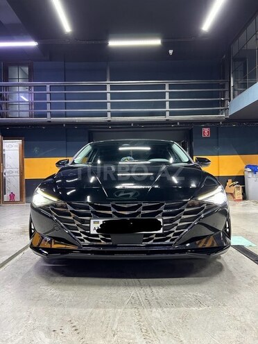 Hyundai Elantra-1