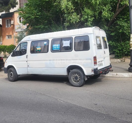 Ford Transit-4