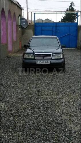 Mercedes 220 E-1