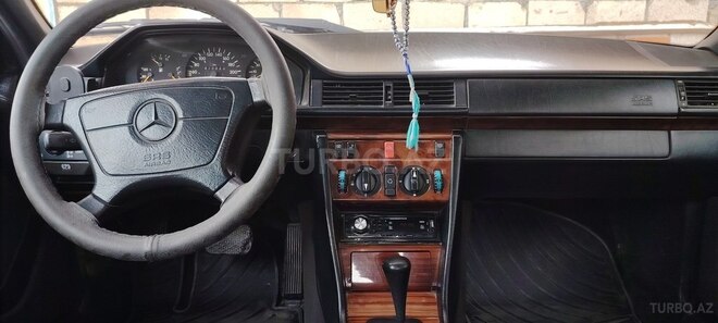 Mercedes 220 E-6