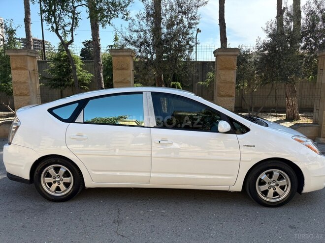 Toyota Prius-5