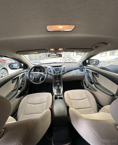 Hyundai Elantra-5