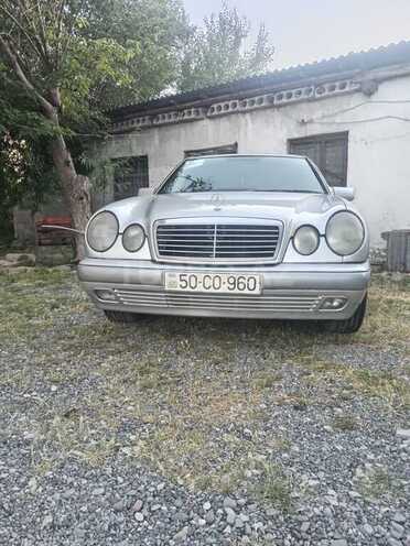 Mercedes E 200-1