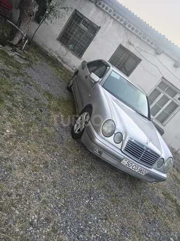 Mercedes E 200-2
