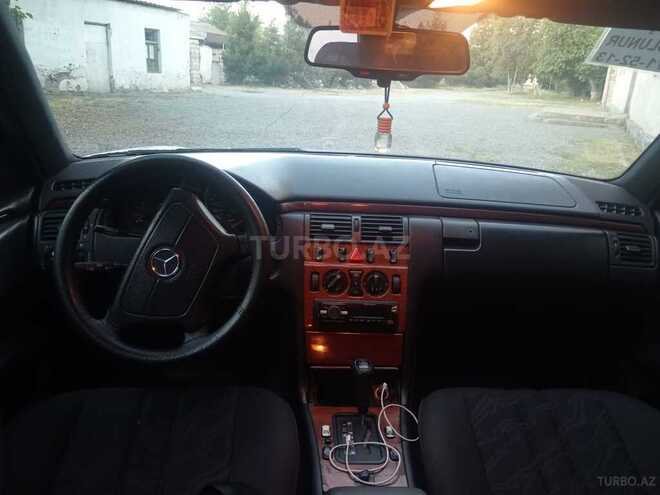 Mercedes E 200-4