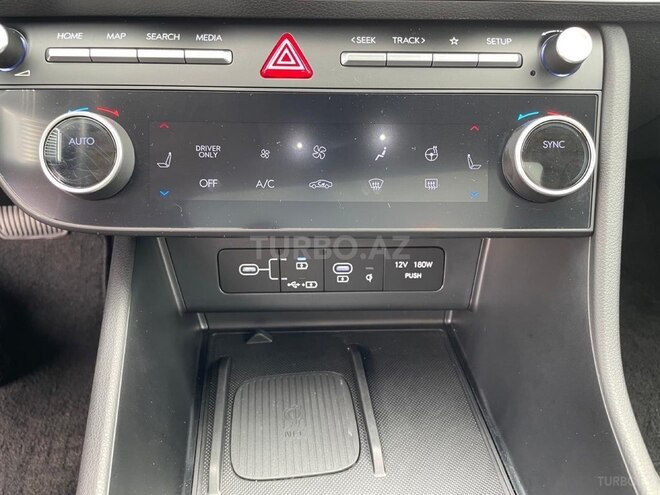 Hyundai Sonata-16