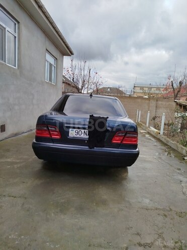 Mercedes E 200-2