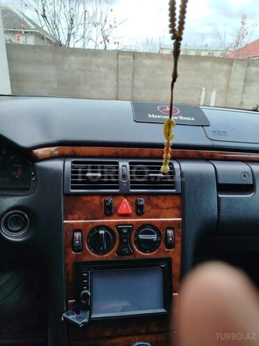 Mercedes E 200-3