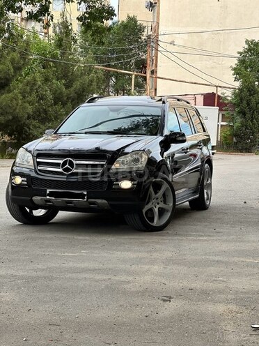 Mercedes GL 550 4MATIC-2