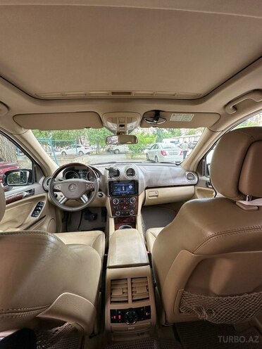 Mercedes GL 550 4MATIC-11