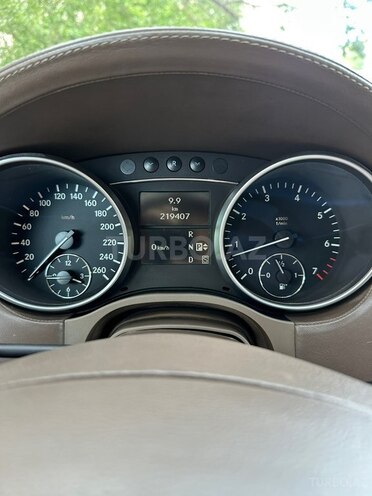 Mercedes GL 550 4MATIC-10