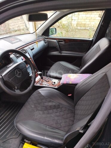 Mercedes E 200-4