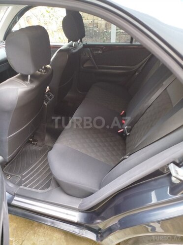 Mercedes E 200-5